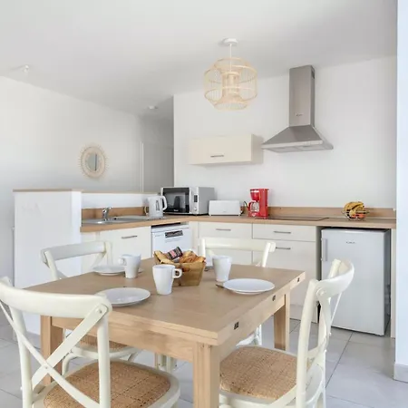 Bel Appartement Pour 4 - Balcon - 50M De La Plage Apartment