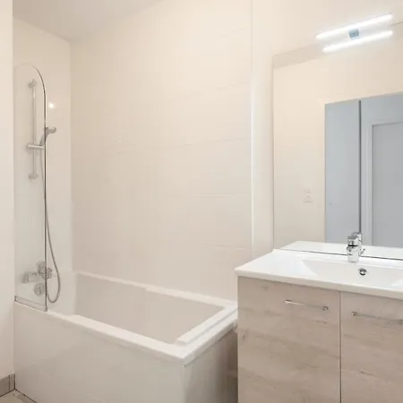 Bel Appartement Pour 4 - Balcon - 50M De La Plage Apartment *